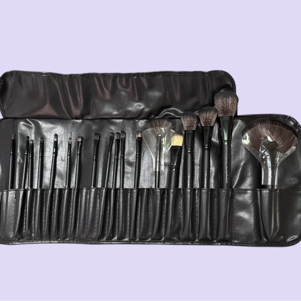 MAC Cosmetics Professional Makeup Brush Set - Black